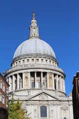 Fototapeta na wymiar St. Paul cathedral at london