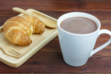 Breakfast is a major meal.a refreshing, hot drinks and delicious bakery help stimulate the body throughout the day.