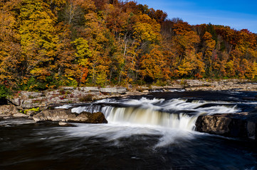 Fototapeta na wymiar Hogback Ridge Falls - Waterfall - Hogback Ridge Metro Park, Ohio