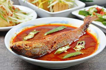 Spicy grilled fish with chilli sauce 