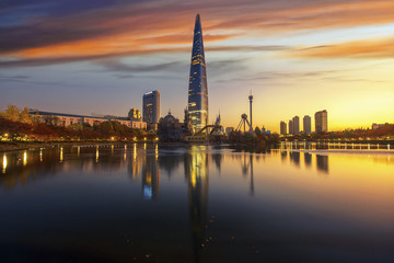 Obraz premium Travel point and Tower and building in Seoul