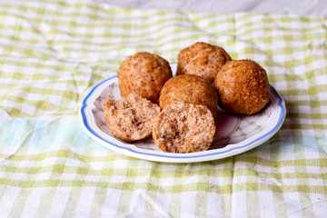 Hazelnut cookies with cinnamon