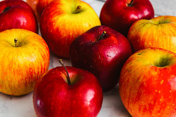 red apples