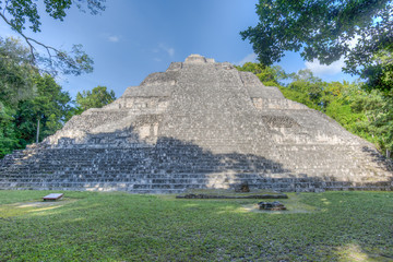 Fototapeta na wymiar Becán ist eine archäologische Stätte und vormaliges Zentrum der Maya der präklassischen Periode im Rio-Bec-Stil