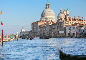 Fototapeta premium Canal Grande i Bazylika Santa Maria della Salute, Wenecja, Włochy