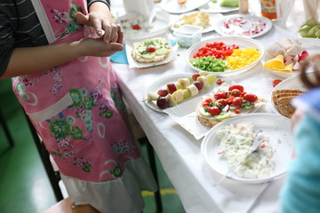 children cooking school together