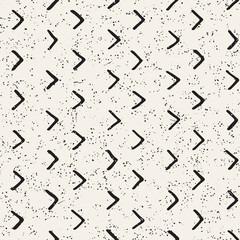 Obraz premium Hand drawn style seamless pattern. Abstract geometric tiling background in black and white. Vector doodle line lattice