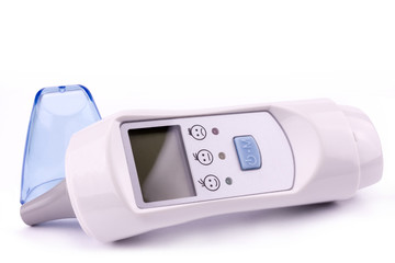 Fieberthermometer elektronisch - Nahansicht - Freigestellt auf weißem Hintergrund