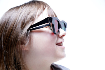 Mała dziewczynka w czerwono-zielonych okularach  © doroguzenda