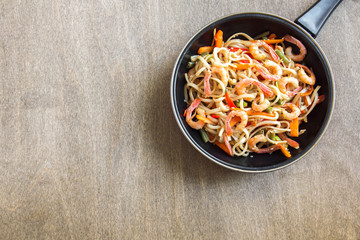 Stir fry with shrimps and noodles