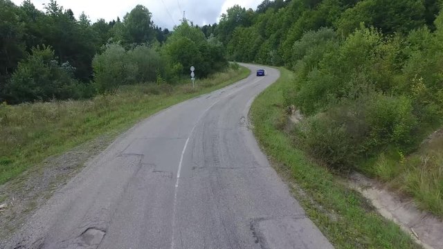 автогонка в горном лесу