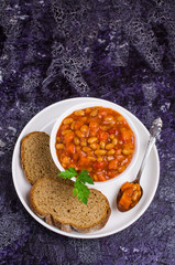 Stewed beans with vegetables