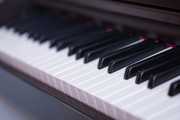 Naklejka premium Close up of wooden brown piano keys
