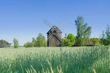 Pejzaż wiejski z wiatrakiem © Dejan Gospodarek