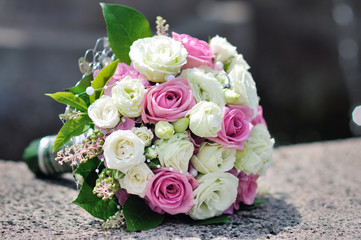 weddings bouquet and rings
