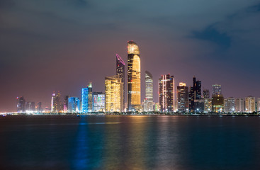 Fototapeta na wymiar Skyline Abu Dhabi