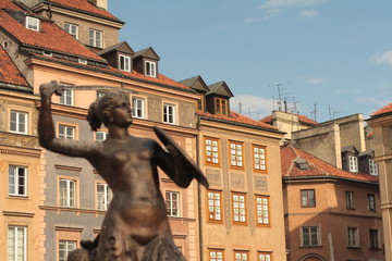 Mermaid statue Syrenka of Warsaw in Old Town Market Square, Poland. © silvia