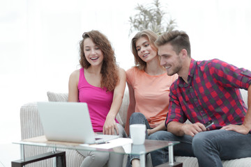 group of students watch the video on the laptop