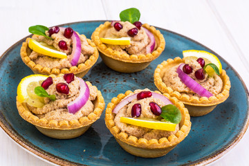 Snack tartlets with meat pie