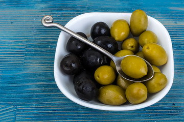 White salad with green and black olives