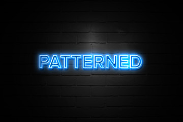 Obraz premium Patterned neon Sign on brickwall