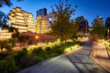 Tuinposter Evening light on the Highline in Chelsea. Twilight in the heart of Manhattan. New York City © Francois Roux
