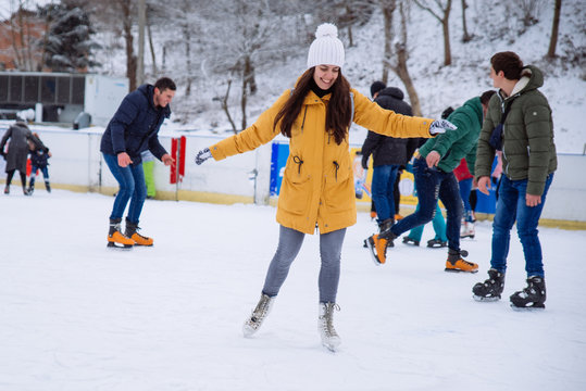 woman learn to ski at city ice rink