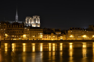Fototapeta na wymiar Une nuit sur Paris