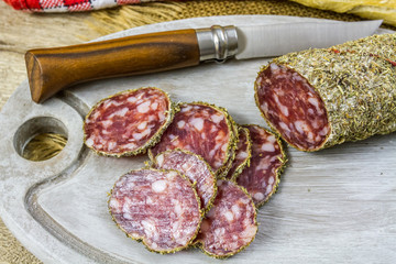 saucisson aux herrbes