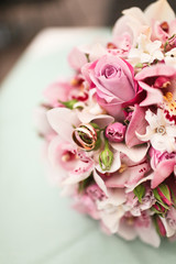 wedding bouquet with rings