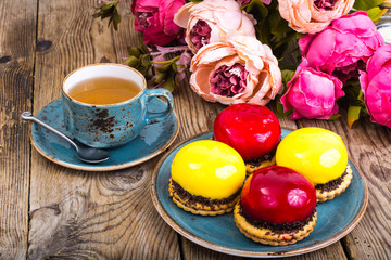 Mousse cakes with mirror glaze
