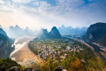 Foto auf Acrylglas Guilin Landschaftsblick auf die Berge von Guilin  Li-Fluss. Kreis Yangshuo  Guilin-Stadt  Provinz  China.