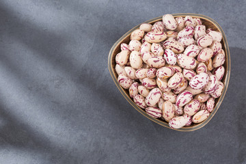 Raw pinto bean - Phaseolus vulgaris