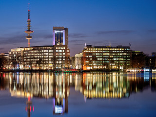 Hamburg - Außenalster Spiegelung am Abend © Carl-Jürgen Bautsch