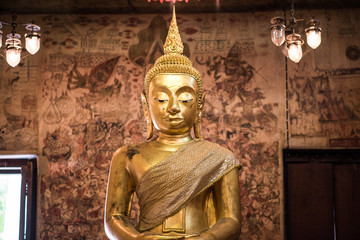 Obraz premium Gold Buddha statue. 