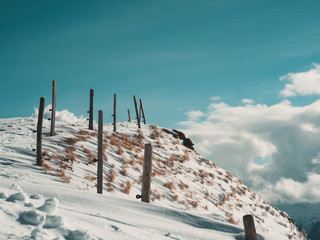 Pass zum Gipfel im Winter