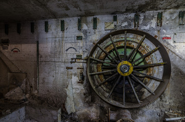 ventilator in einer verlassenen fabrik
