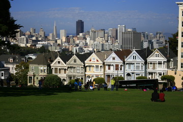 Fototapeta na wymiar Victorian houses in San Francisco