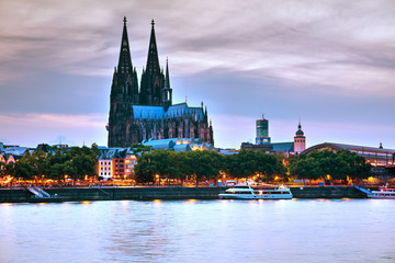 Fototapeta premium Cologne overview after sunset