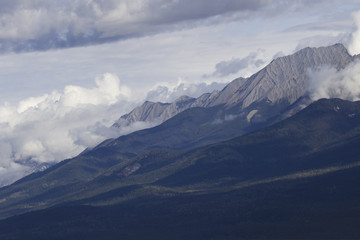 Fototapeta na wymiar Beautiful cloudscapes around peaks of Kootenay National Park
