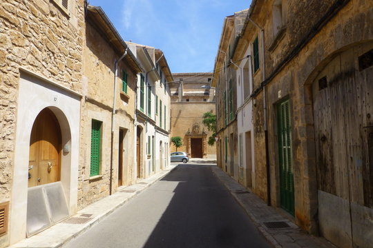 Lluchmayor​​ o Llucmajor, pueblo de Mallorca en las Islas Baleares, Espa&ntilde;a. Perteneciente a la comarca del Migjorn. Linda con Palma de Mallorca, Algaida, Montuiri, Porreras y Campos