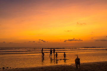 Fototapeta premium Beach with people in sunset