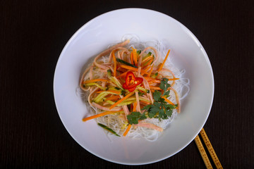 Salad vith noodle and vegetables