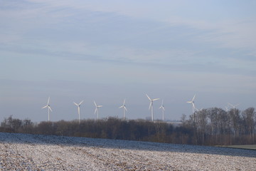 Windkraftanlage winter