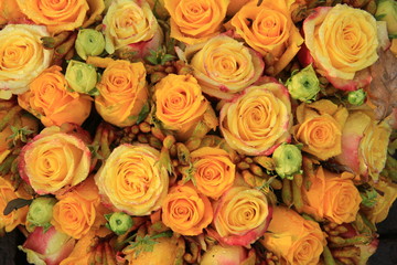 Obraz na płótnie Canvas Mixed yellow bridal roses