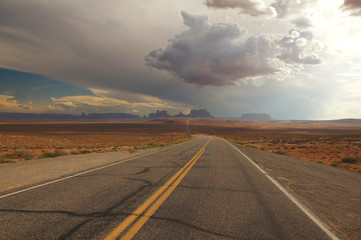 Road to Monument Valley