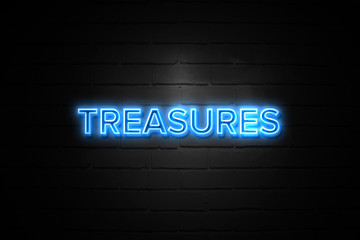 Obraz premium Treasures neon Sign on brickwall