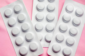 packing of white tablets, treatment of diseases, sale of tablets