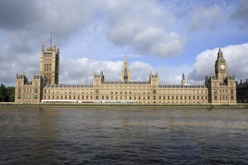 Fototapeta na wymiar Palace of Westminster with the reflection in the Thames river
