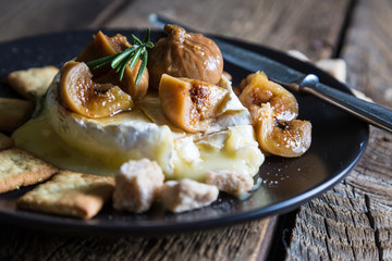 Baked Camembert with figs